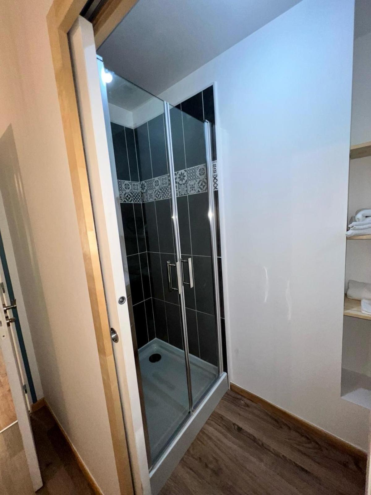 Le Palantin Apartment เลอปาเลส์ ภายนอก รูปภาพ